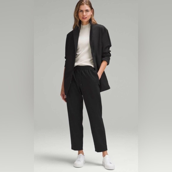 lululemon athletica Pants - Lululemon Stretch Mid-rise  Tapered Pant Inseam 23 Black (Size 4)